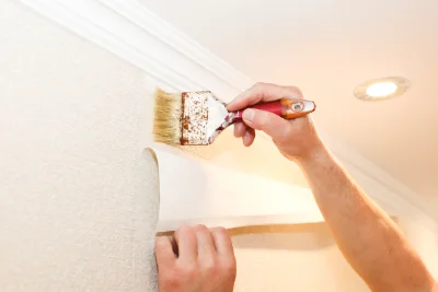 Pose de papier peint à Huttendorf — revêtements muraux et toiles de verre